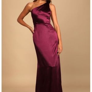 Lulus’s on the guest list burgundy satin one shoulder maxi dress women’s small